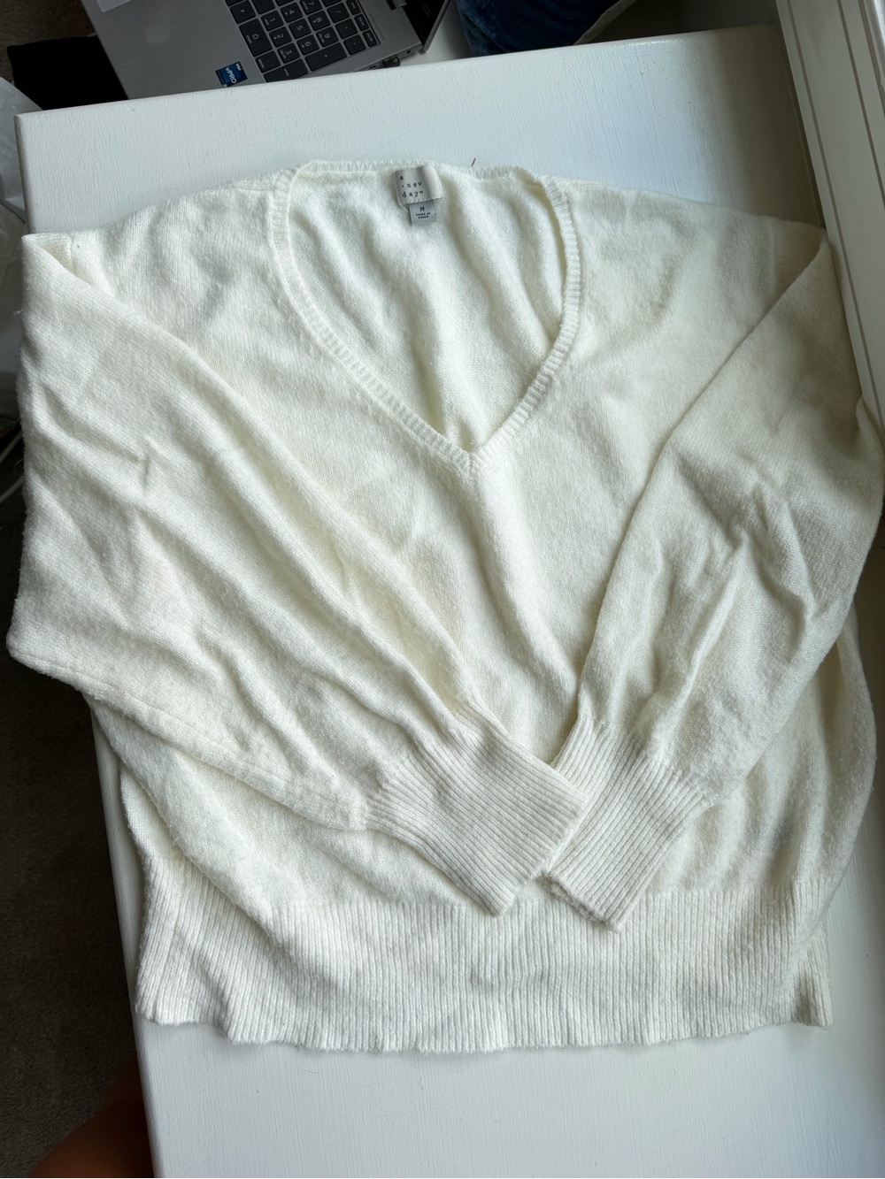 A New Day white v neck pullover sweater sz medium